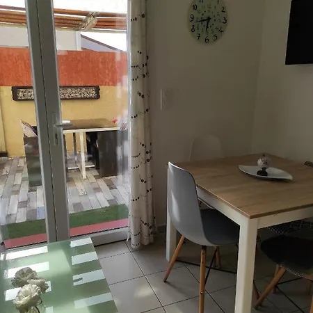 Coquet Rdc Pour Une Pause De Quelque Jours דירה